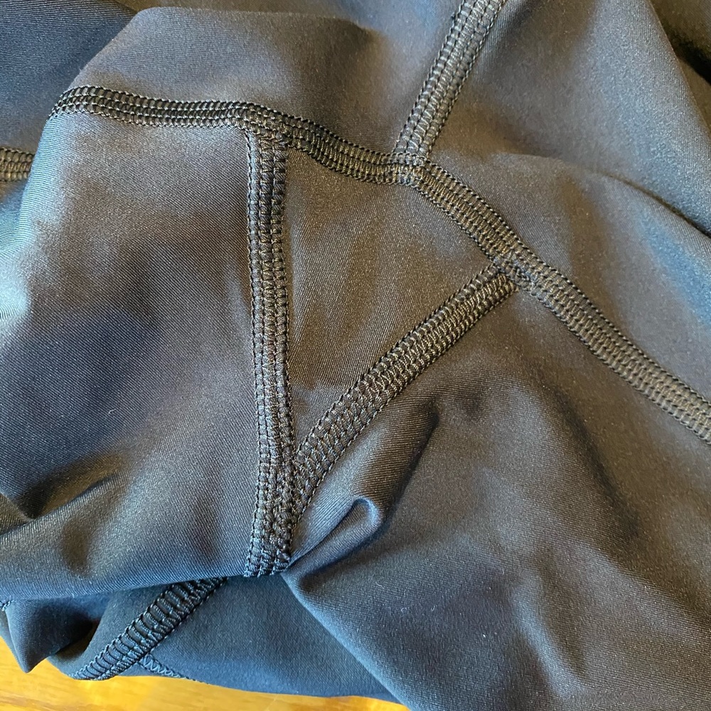 lululemon Fast & Free 25’ Black High-Rise Leggings with Side Pockets - Picture 3 of 5